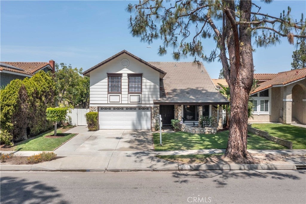 Photo of Listing #RS25087203