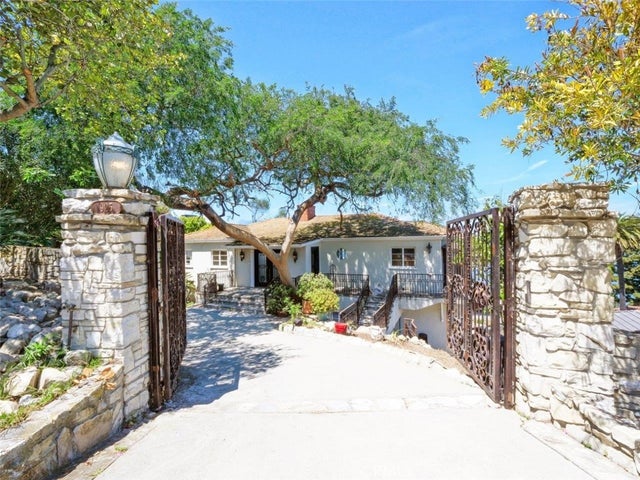 925 Via Nogales, Palos Verdes Estates.