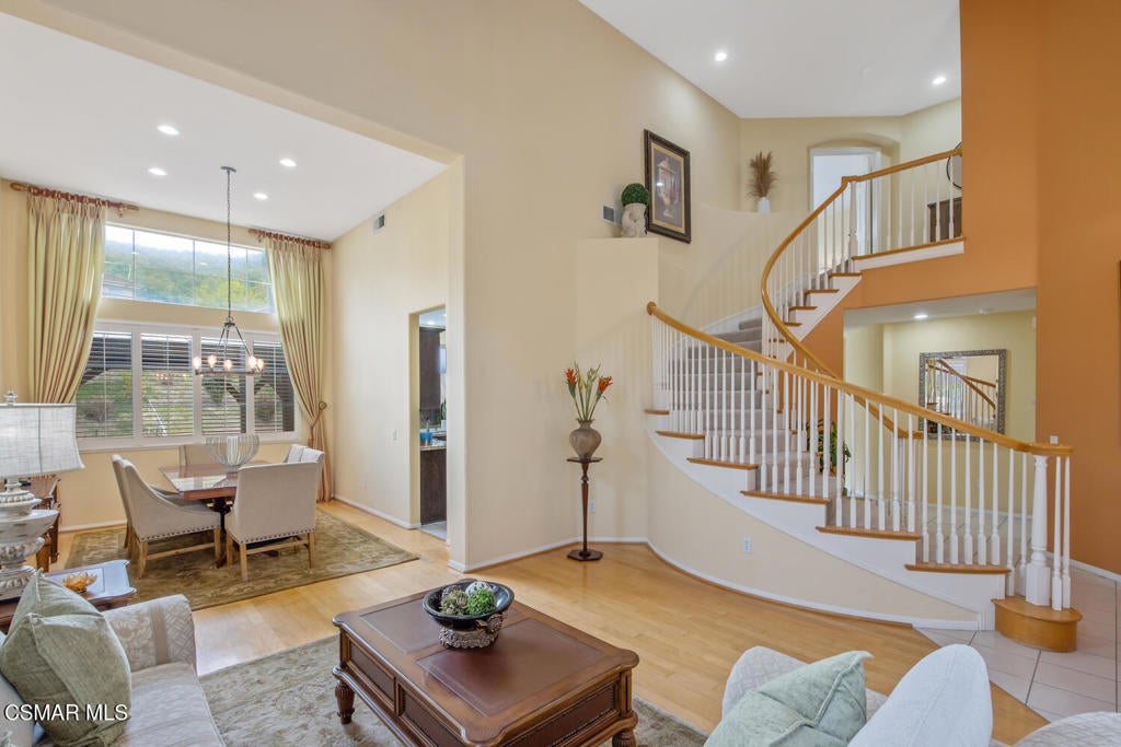 Photo of Listing #225001943