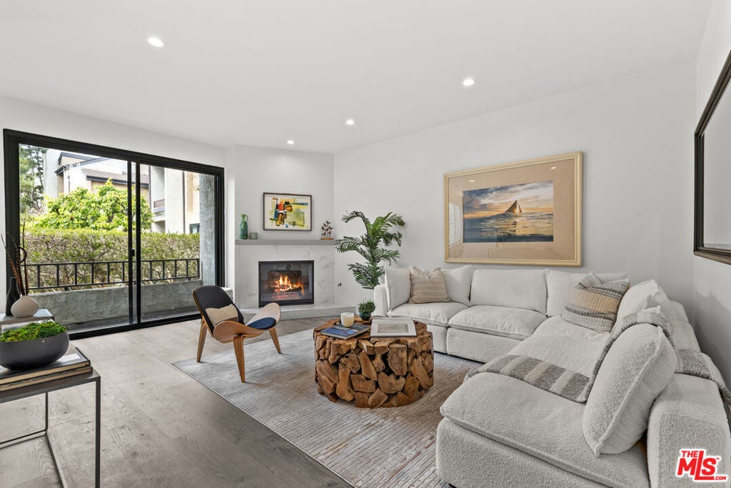 Photo of Listing #25527807