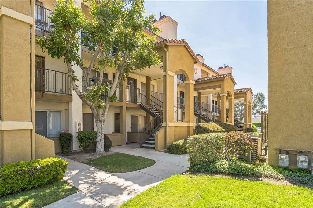 Photo of Listing #IV25087193