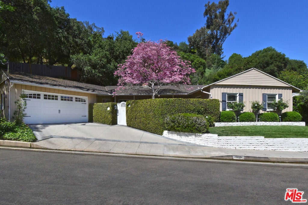 Photo of Listing #25527869