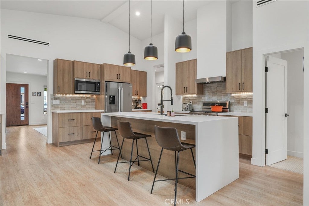 Photo of Listing #SB25087593