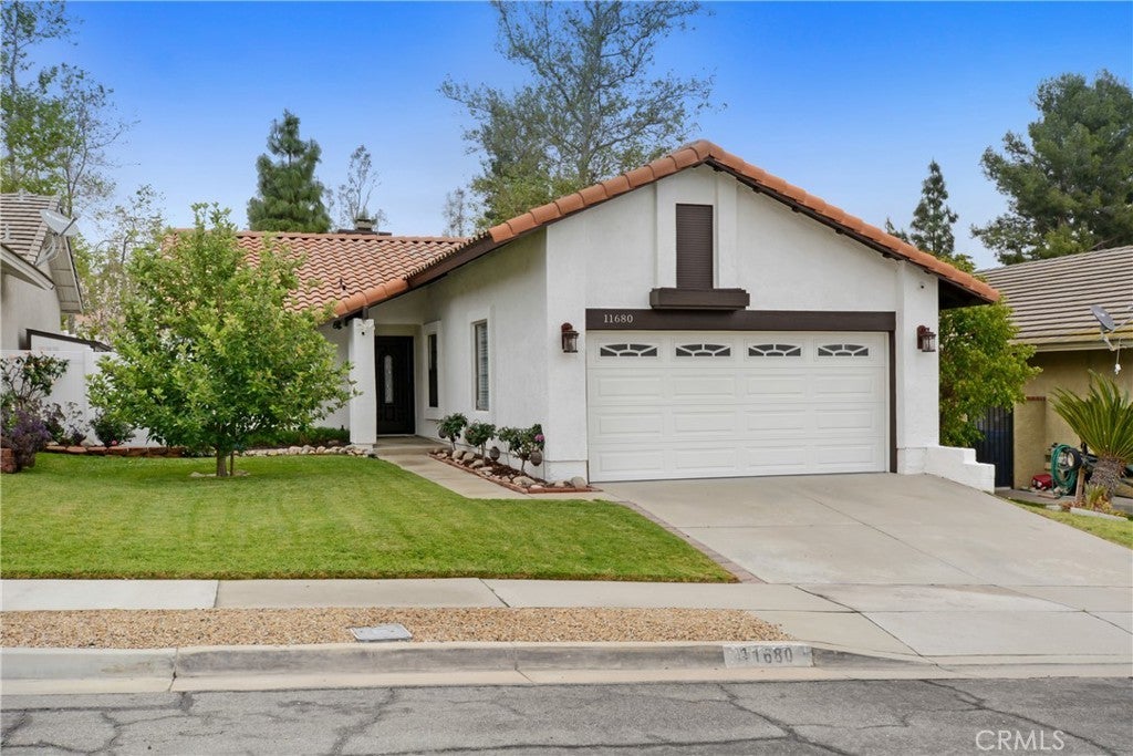 Photo of Listing #IV25087610