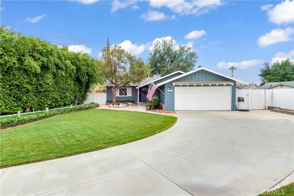 Photo of Listing #IV25088337