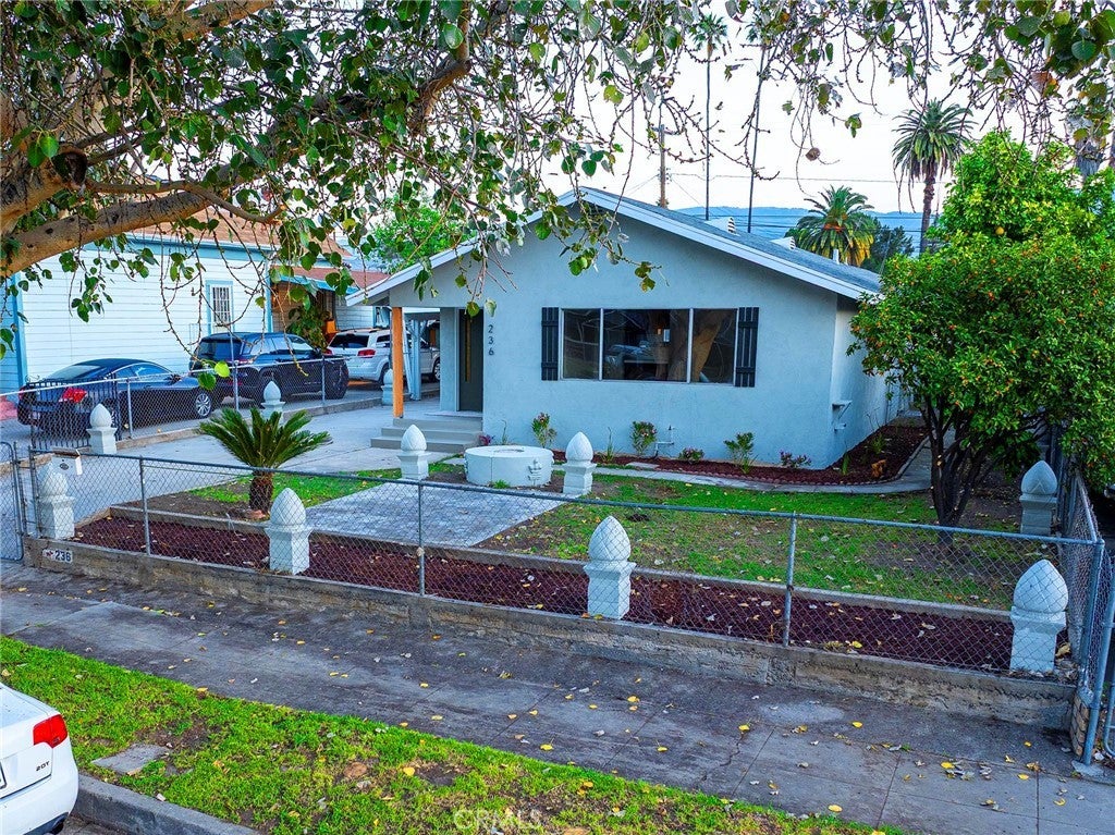 Photo of Listing #IV25086987