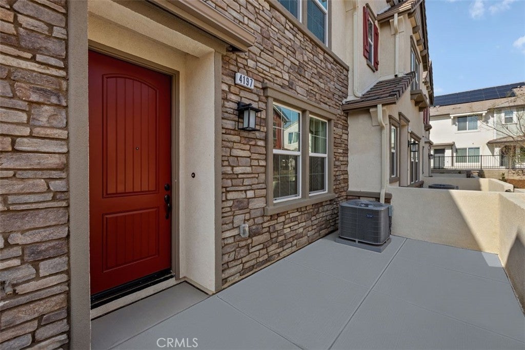 Photo of Listing #IV25089368