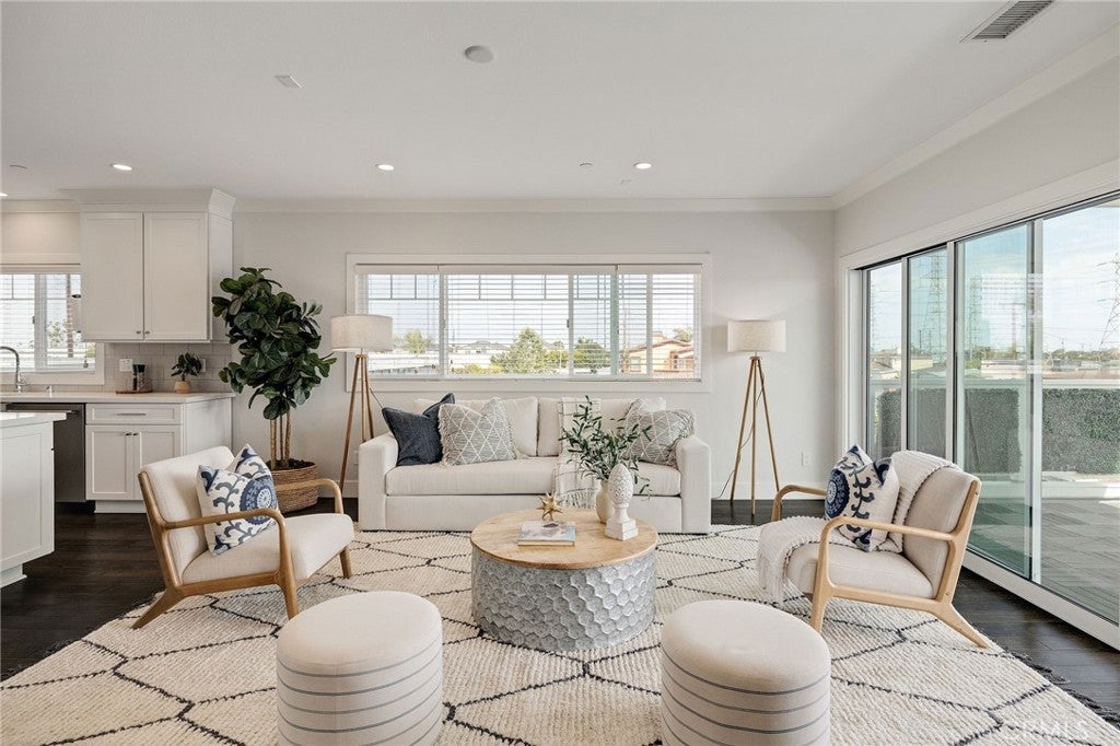 Photo of Listing #SB25088184