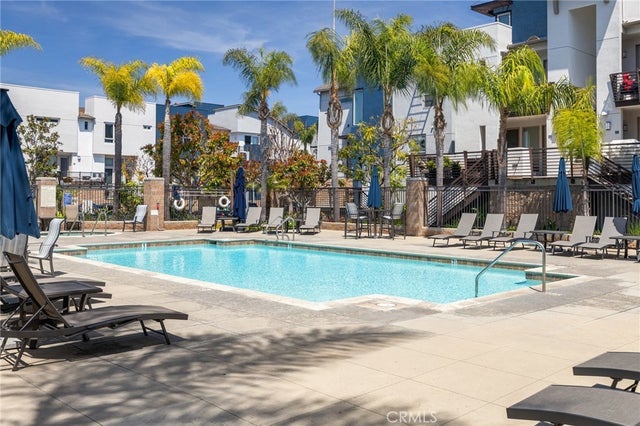 5410 W 149th Place 10, Hawthorne.