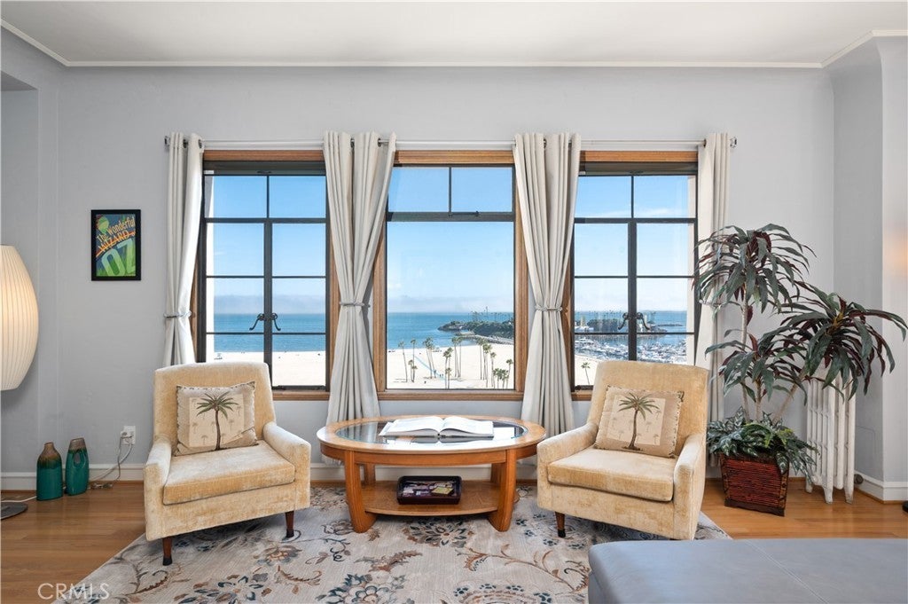 Photo of Listing #DW25088300