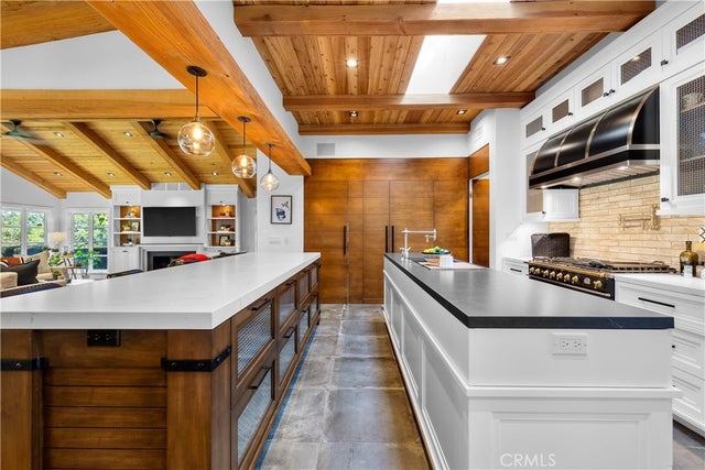 14 Chuckwagon Road, Rolling Hills.