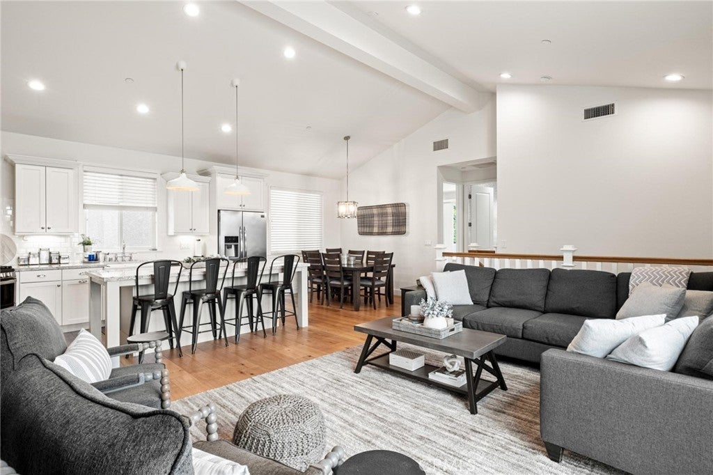 Photo of Listing #SB25090255