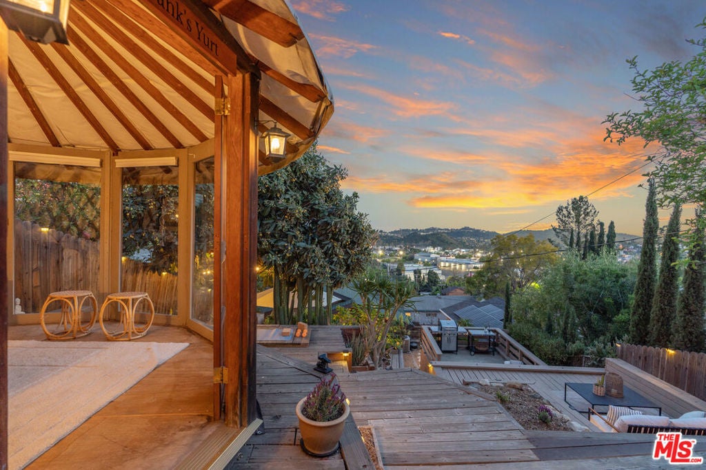 Photo of Listing #25527797