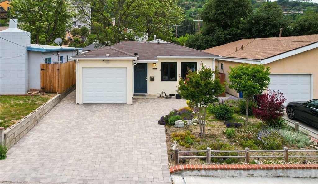 Photo of Listing #SR25090417