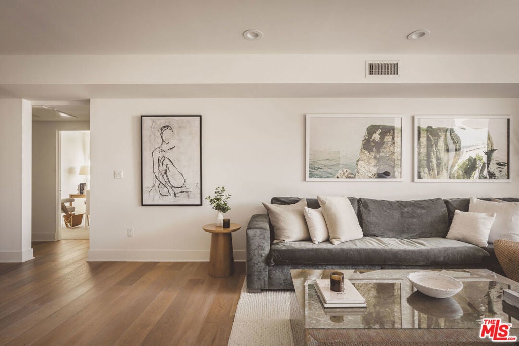 Photo of Listing #25529957