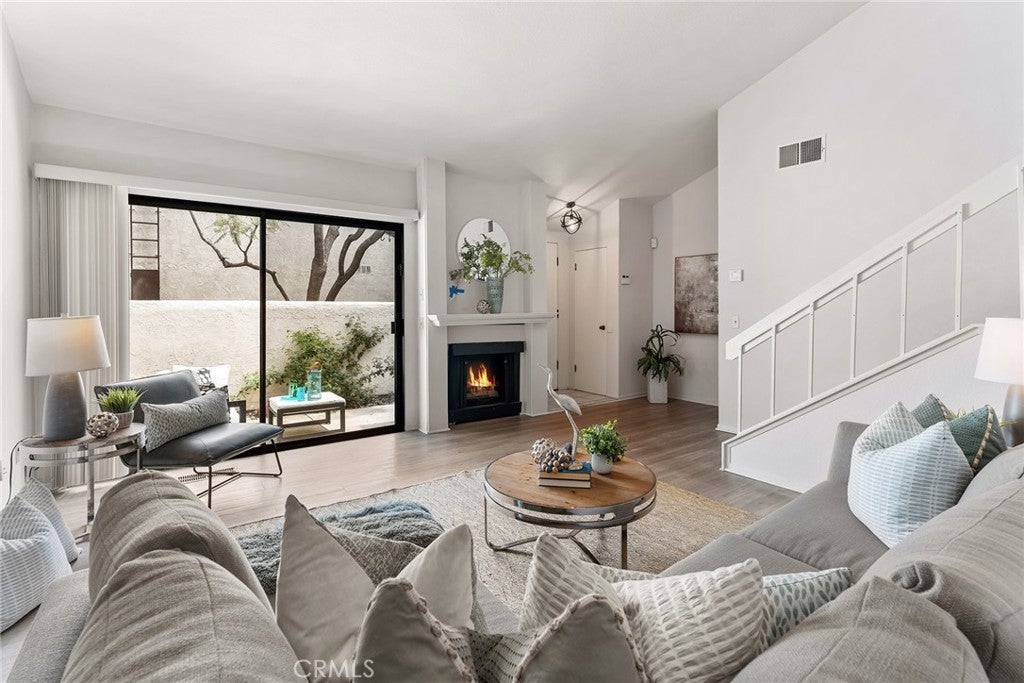 Photo of Listing #SR25091128