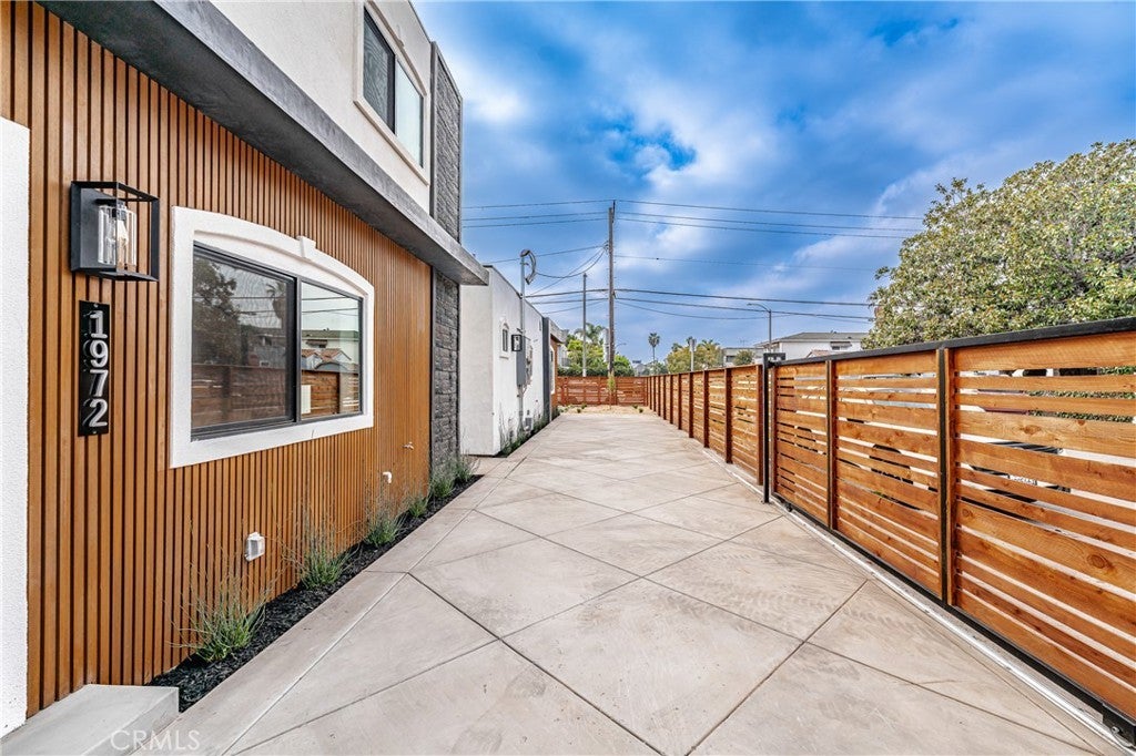 Photo of Listing #DW25091173