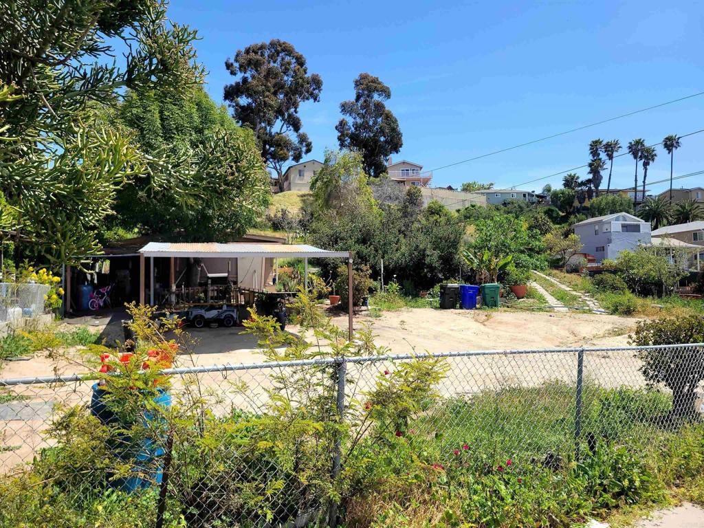 Photo of Listing #PTP2502965