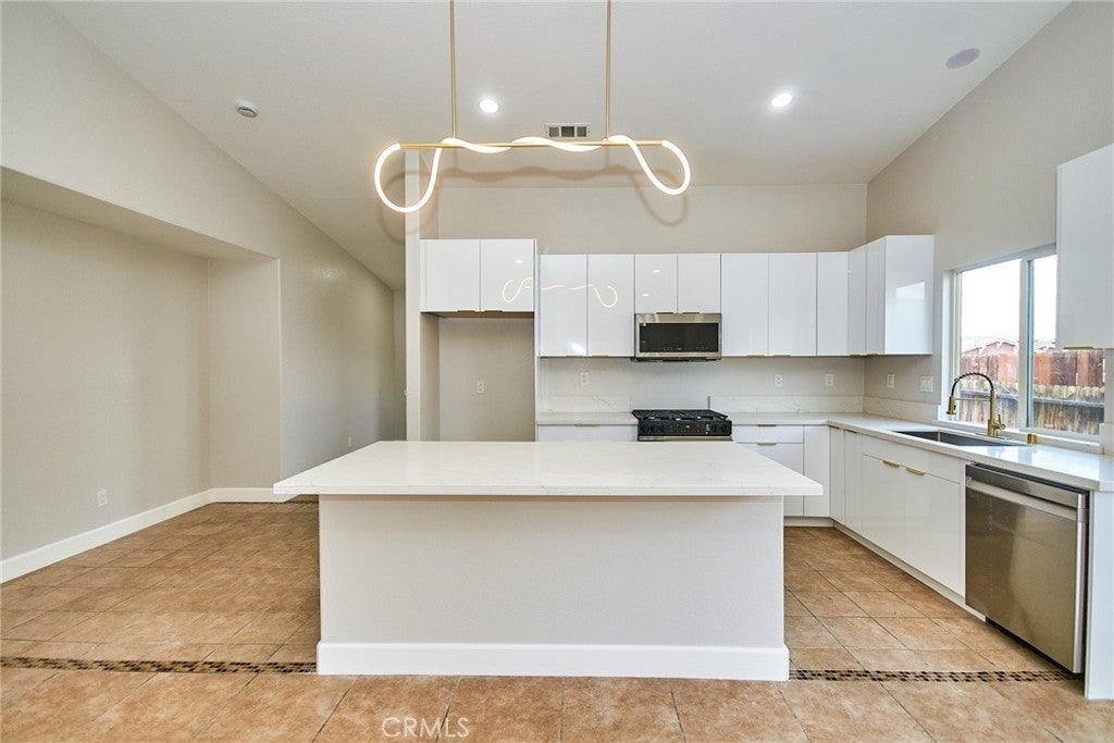 Photo of Listing #OC25091603