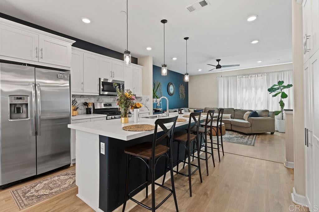 Photo of Listing #PTP2502989