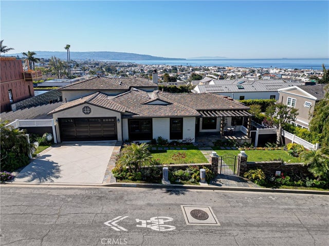 812 8th Street, Manhattan Beach.