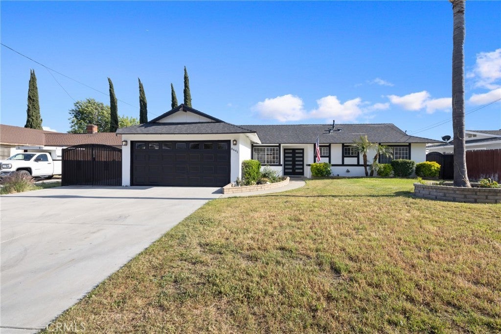 Photo of Listing #IV25089991