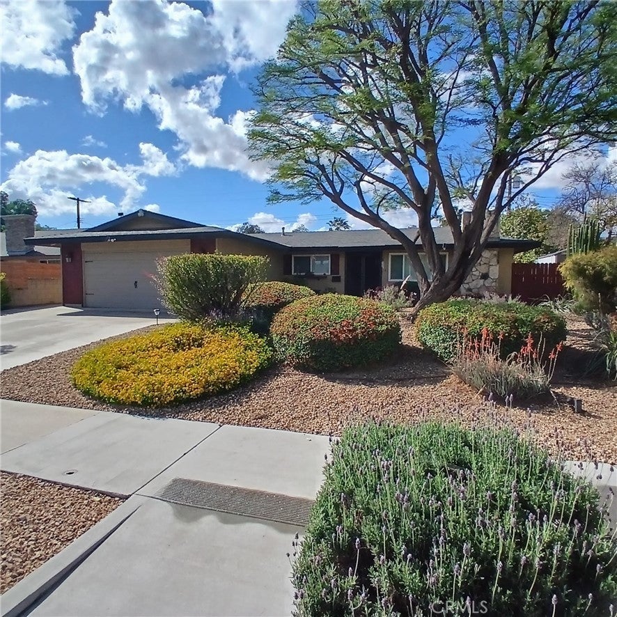 Photo of Listing #IV25092191