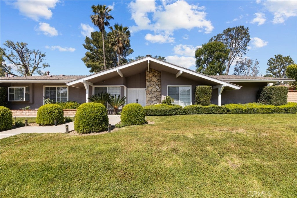 Photo of Listing #SR25092215