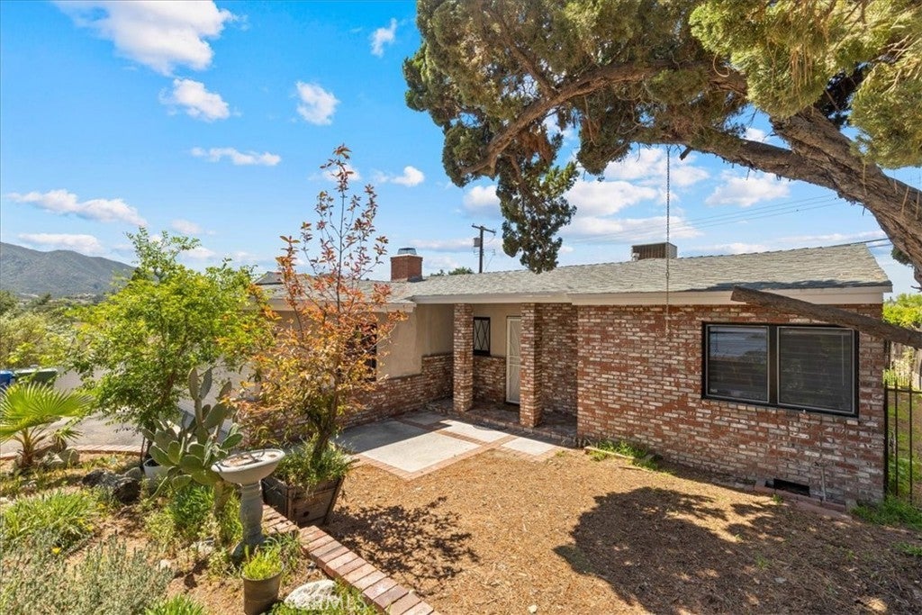 Photo of Listing #SR25092366