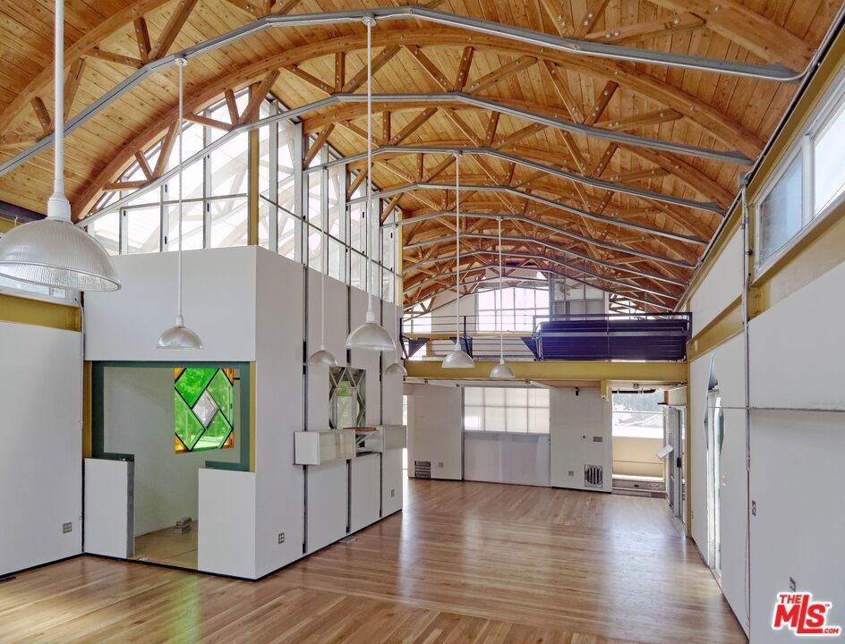 Photo of Listing #25530217