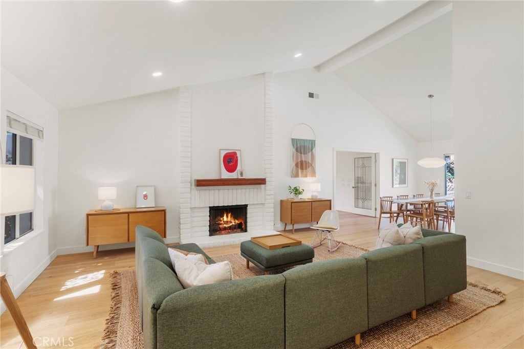 Photo of Listing #SR25092894