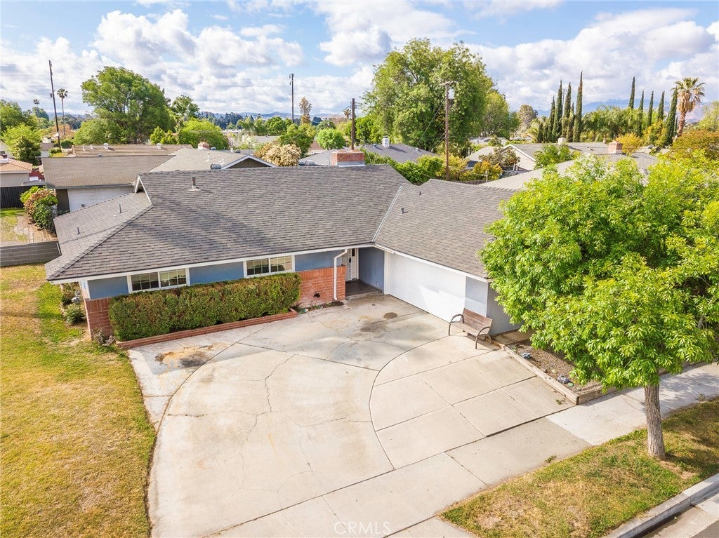 Photo of Listing #IV25092855