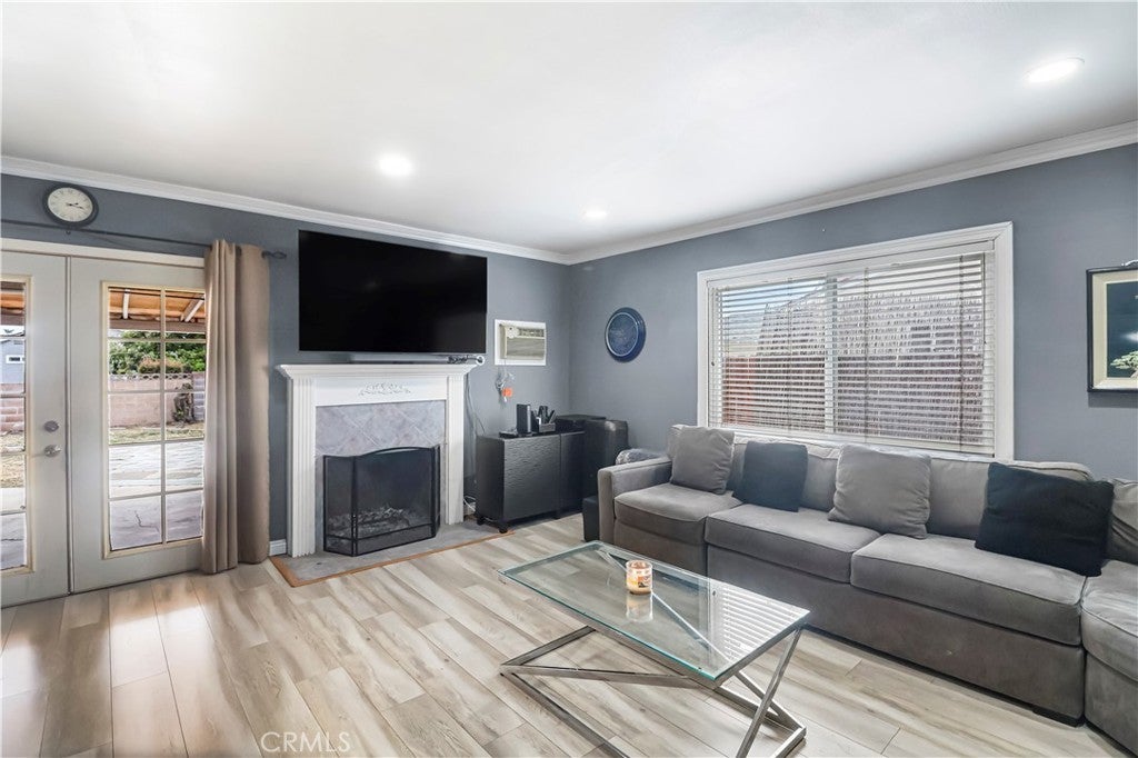 Photo of Listing #RS25092711