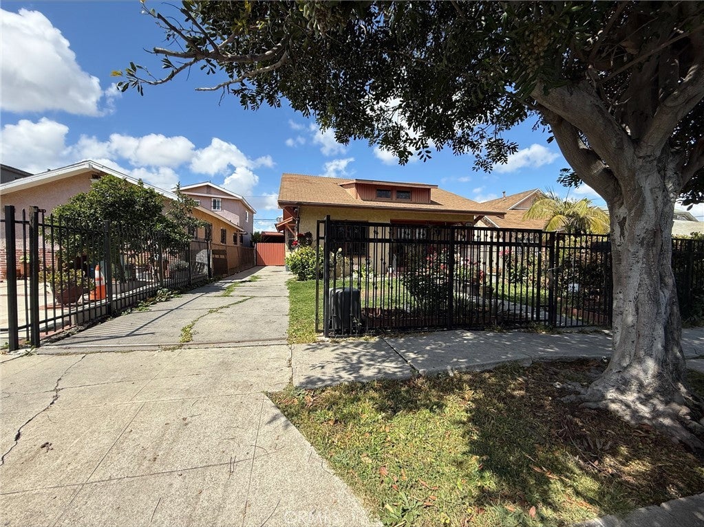 Photo of Listing #IV25093527