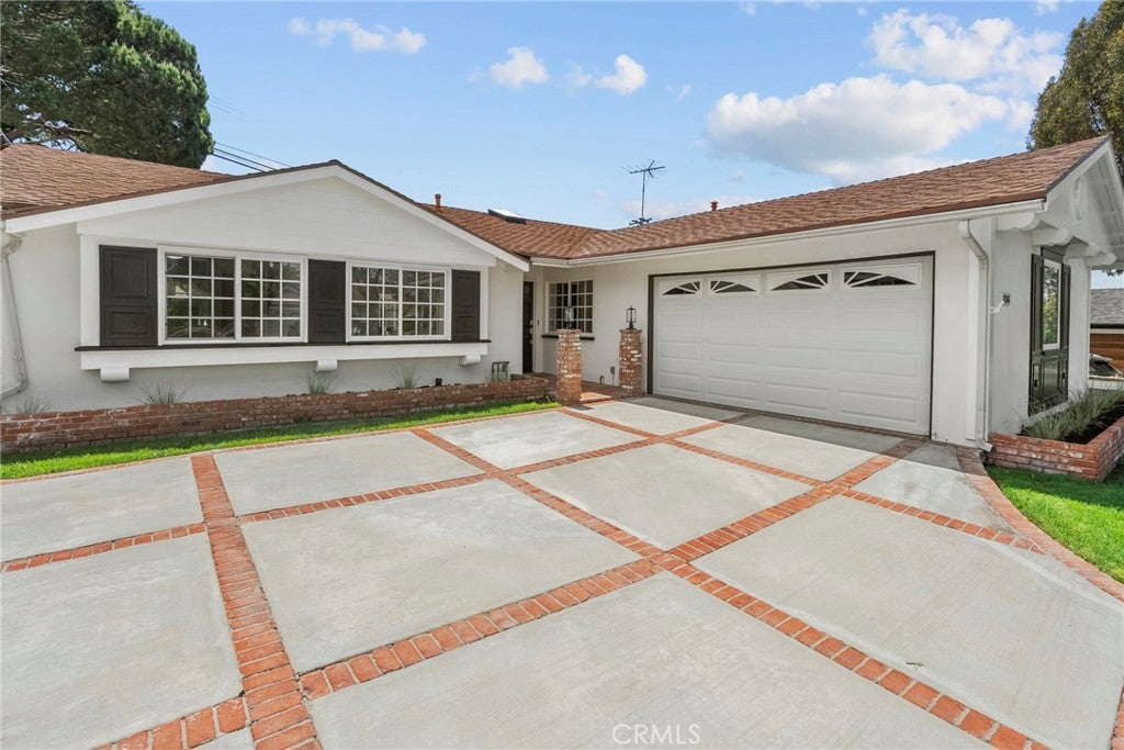 Photo of Listing #PV25034938