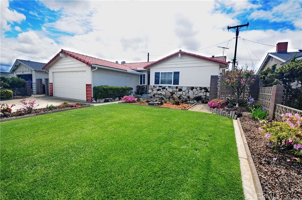 Photo of Listing #SB25093910