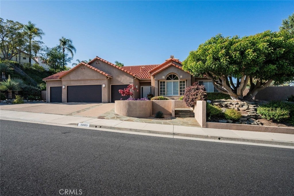 Photo of Listing #SR25093388