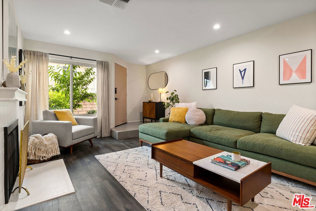 Photo of Listing #25531531