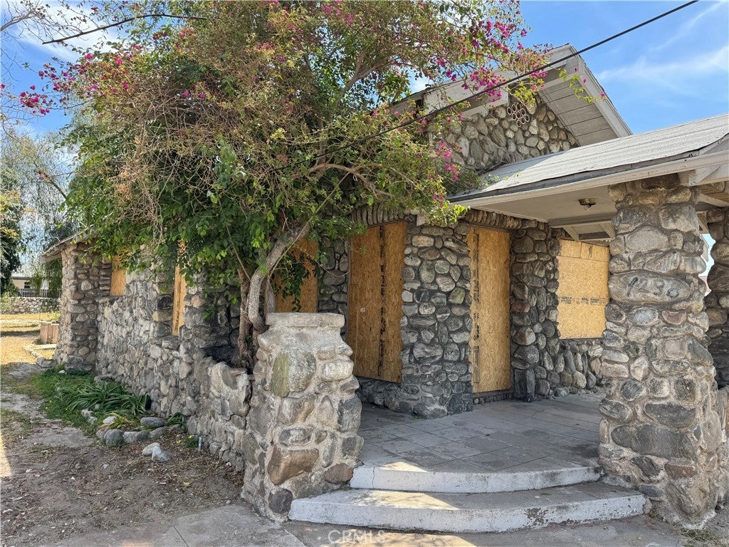 Photo of Listing #IV25094577