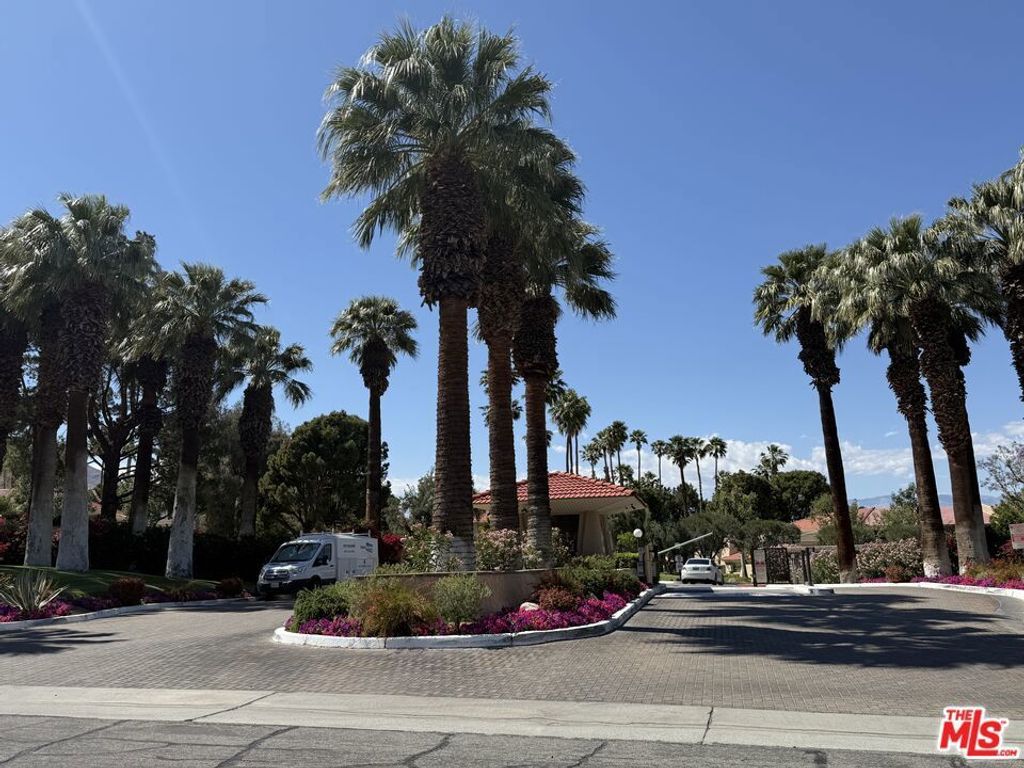 675 N Los Felices Circle # 215, Palm Springs