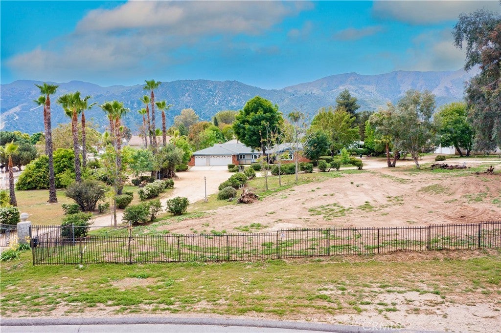 Photo of Listing #IV25086495