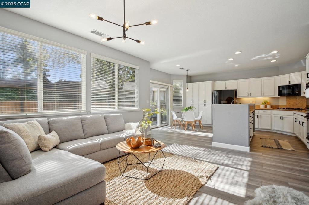 Photo of Listing #41095458