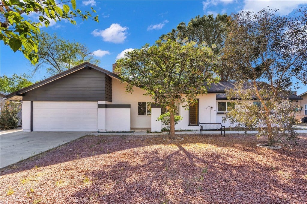 Photo of Listing #IV25094035