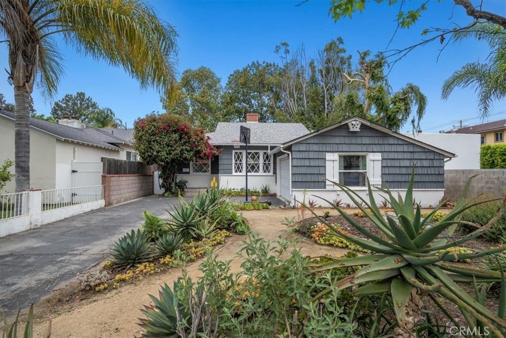 Photo of Listing #SR25093380