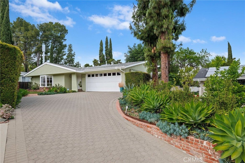 Photo of Listing #SR25095410