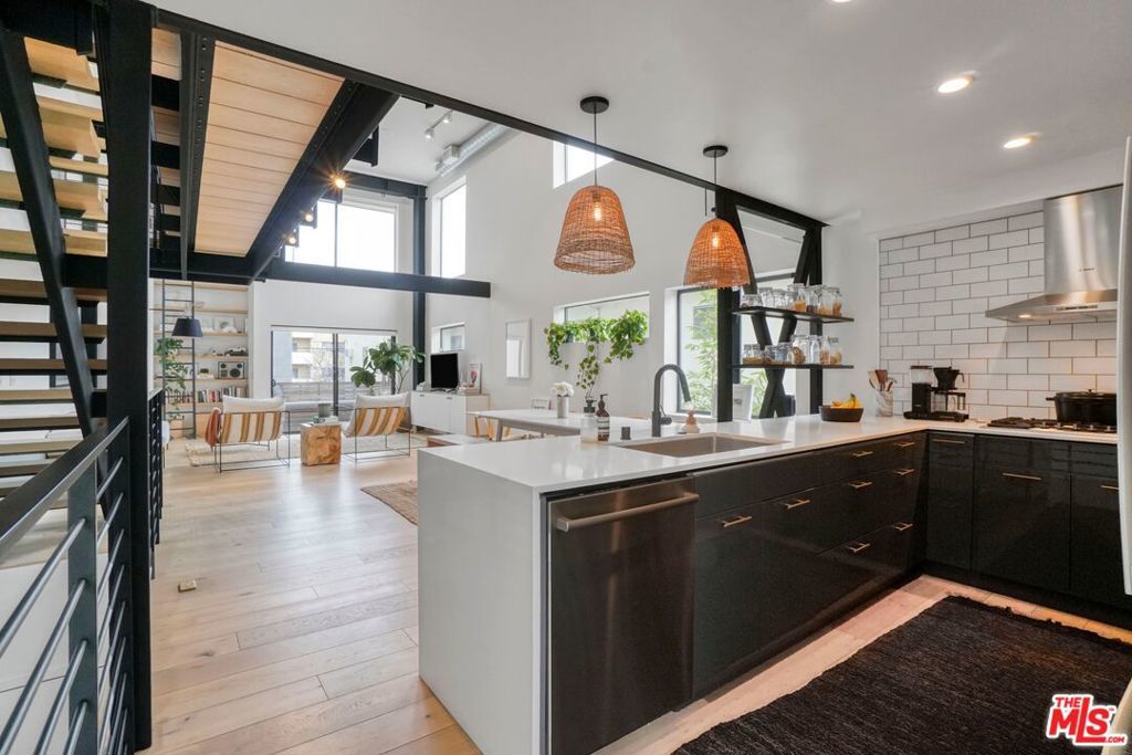 Photo of Listing #25530855