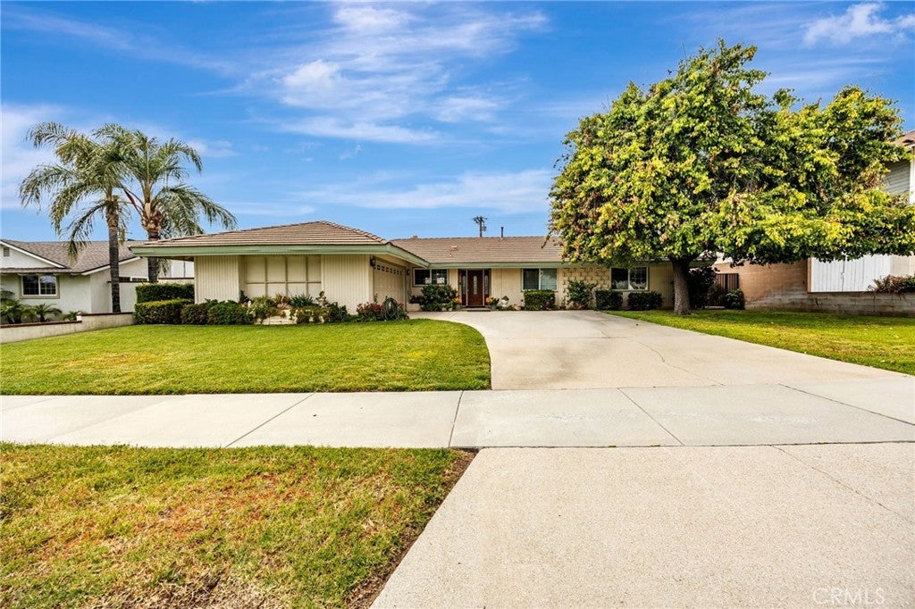 Photo of Listing #SR25095681