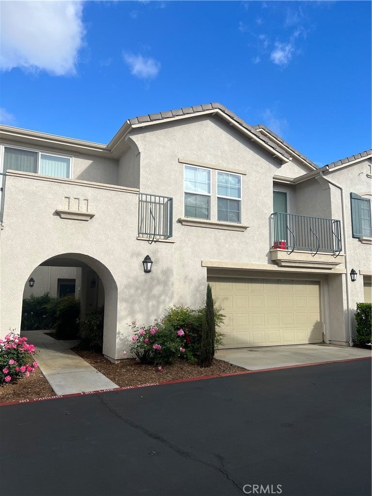 Photo of Listing #IV25095872