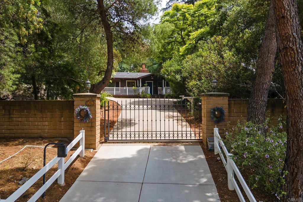 Photo of Listing #PTP2503057