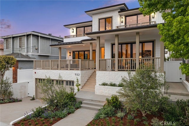 932 9th Street, Manhattan Beach.